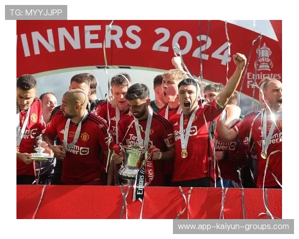 曼联准备通过一笔交换交易完成中场补强：全面解析红魔的潜在布局